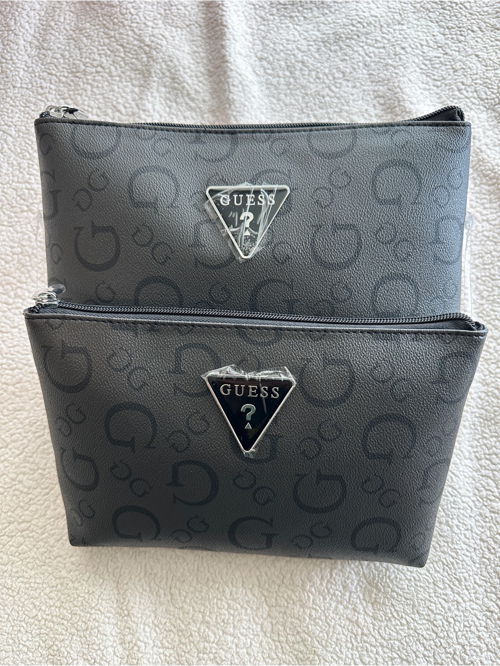 NWT Guess Cosmetic Bag Set